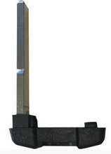 Load image into Gallery viewer, SKRR02 Replacement Smart Key Blade to suit Land Rover Freelander - Battery Mate